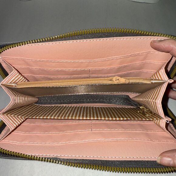 NWT Ladies Gray Faux Leather Zip Around Wallet Detached Wristlet Embroidery - Picture 3 of 5